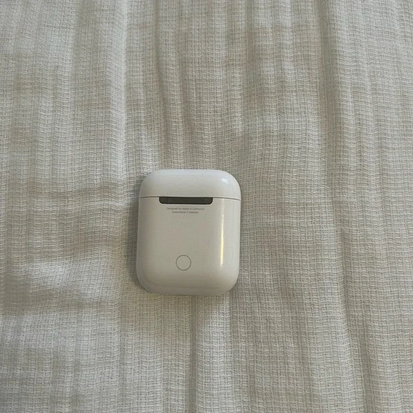 Apple White AirPods - Picture 2 of 4